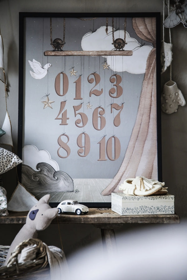 123 Tal Plakat 50x70 Mrs Mighetto - Mrs. Mighetto Plakater  - 4351961858180